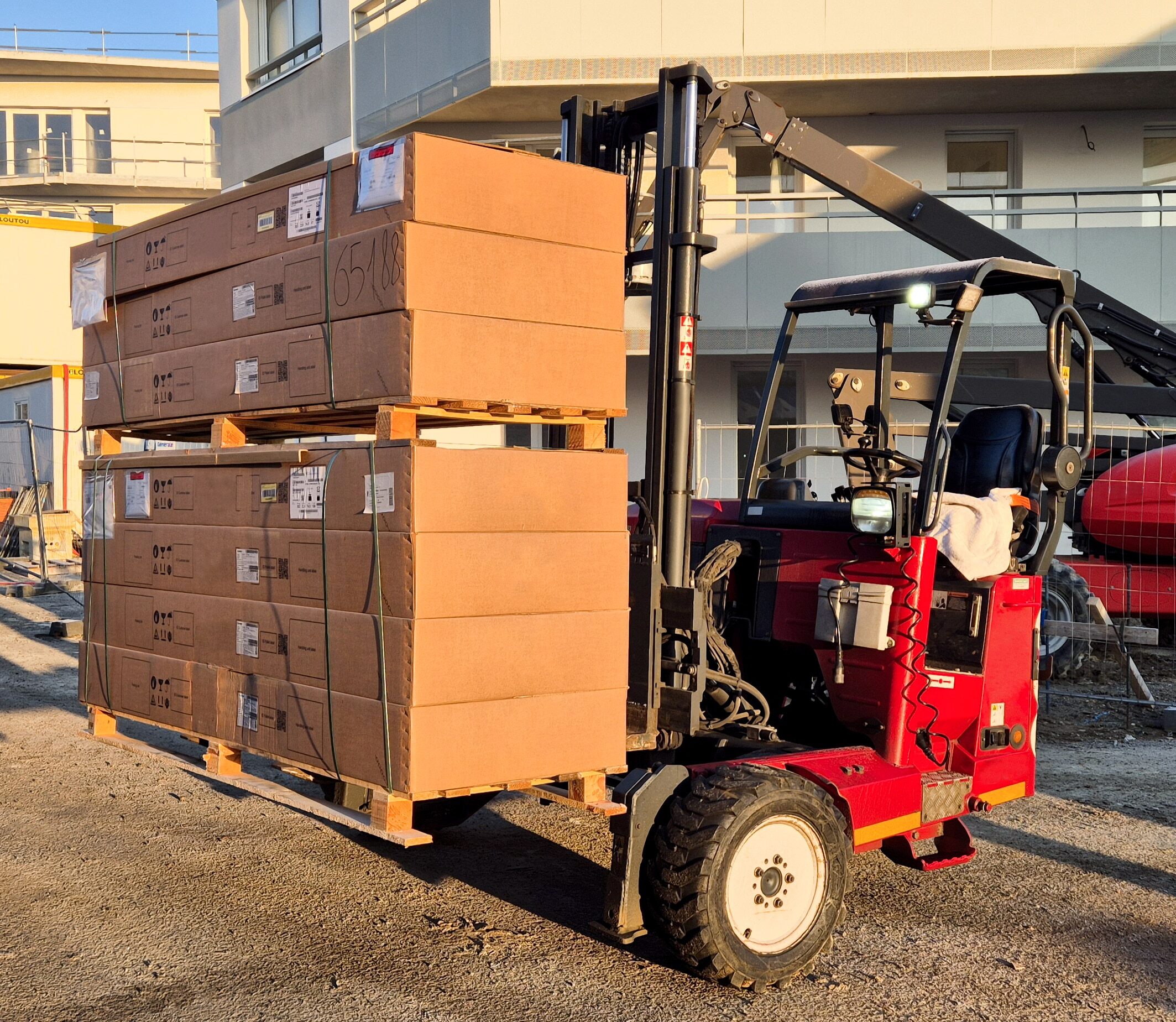 Une dépose au plus près de la zone de montage avec le chariot embarqué TRED CHARIOT
